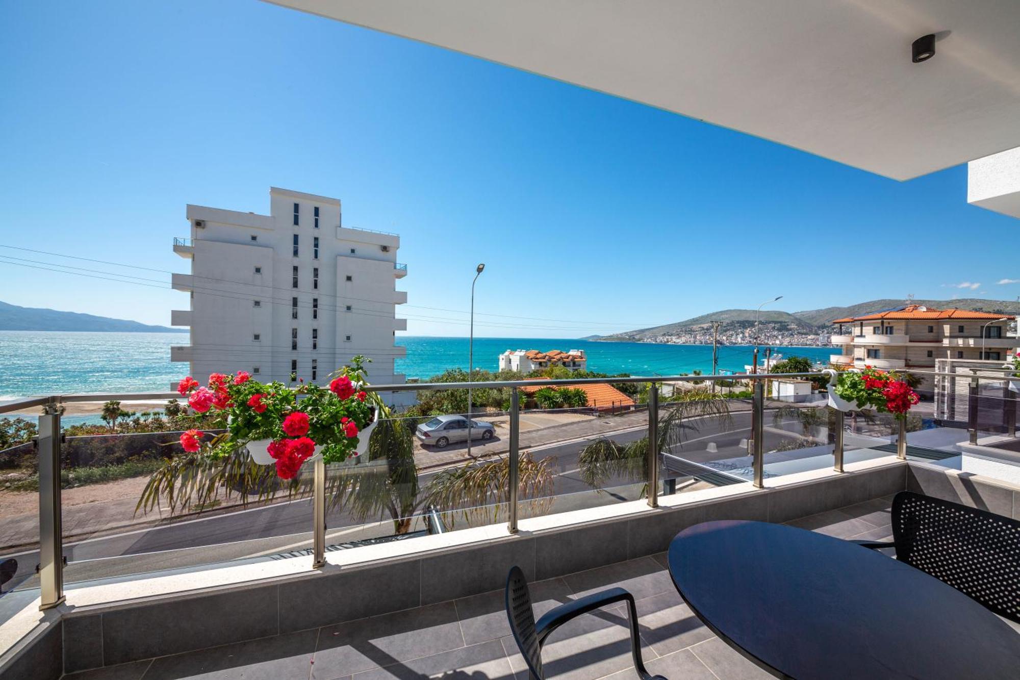 Azure Inn Hotel Sarandë Exterior foto