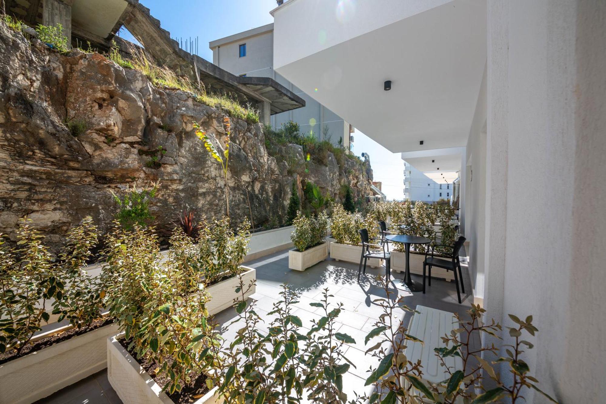 Azure Inn Hotel Sarandë Exterior foto