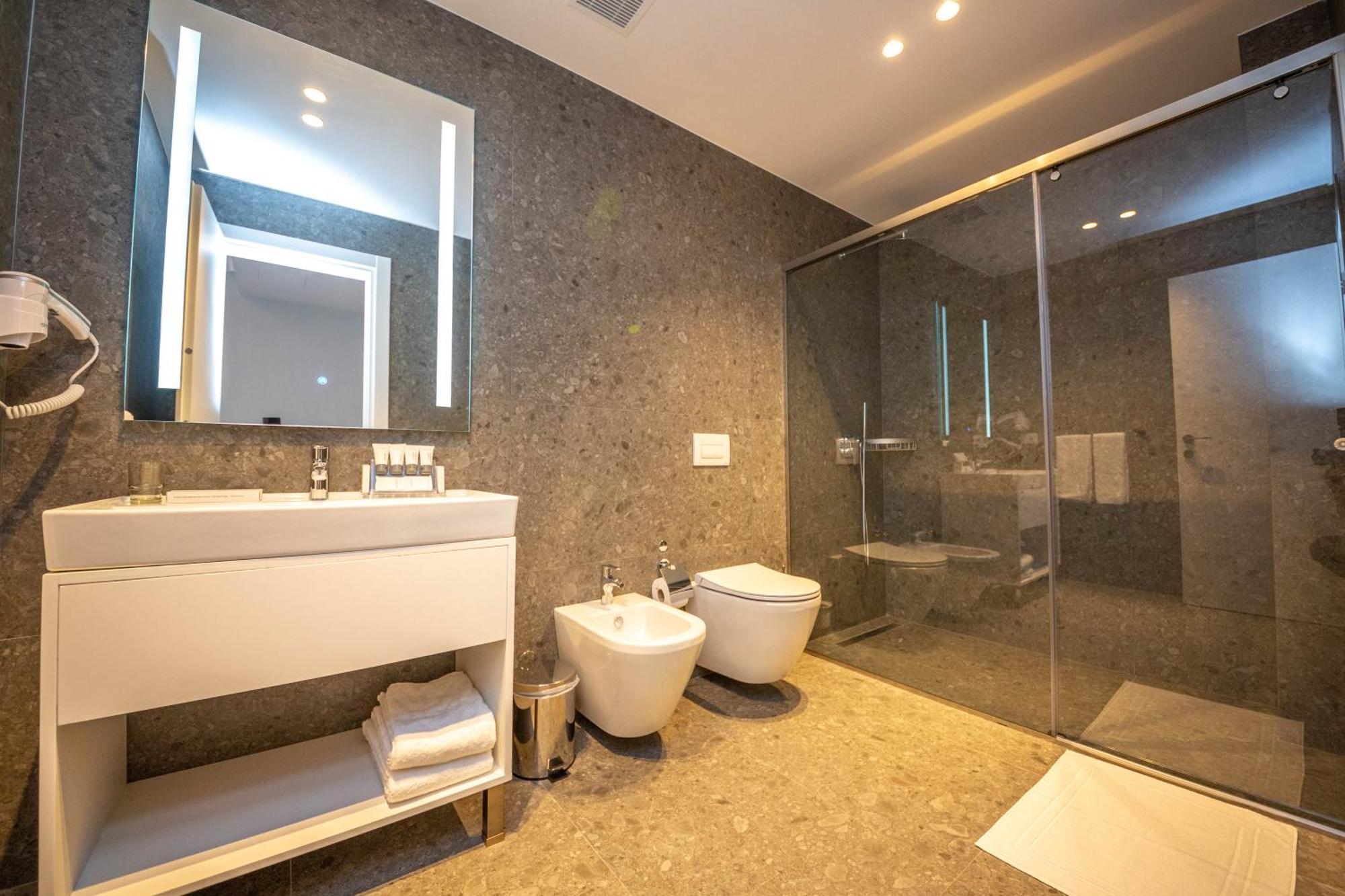 Azure Inn Hotel Sarandë Habitación foto